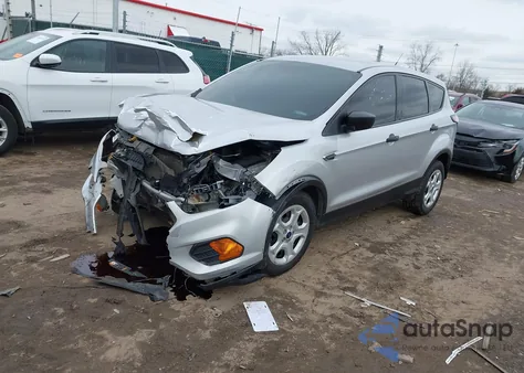 2017 Ford Escape S z USA, uszkodzony, nr VIN 1FMCU0F77HUD19501